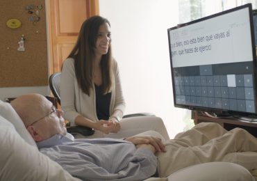 Data analyst and “oldest nerd in Guatemala” with ALS types with his eyes to modernize his clients’ businesses