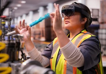 3 ways mixed reality empowers frontline workers